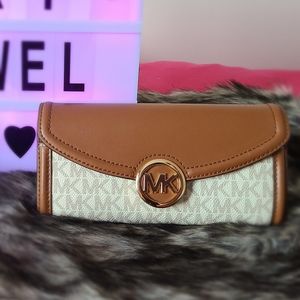 ‼️SOLD‼️MK Vanilla Fulton Flap Continental Wallet